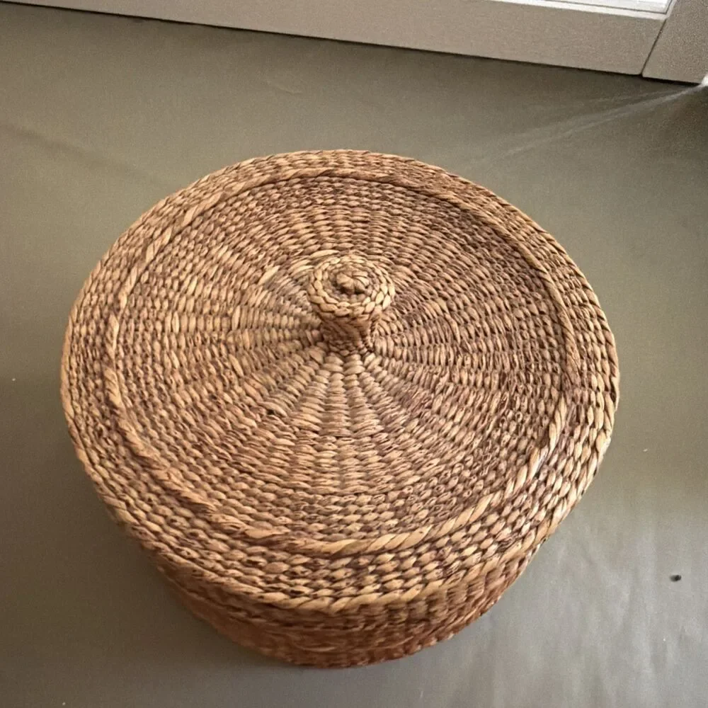 Vintage Woven Lidded Basket 3.5x6 Round Boho Chic